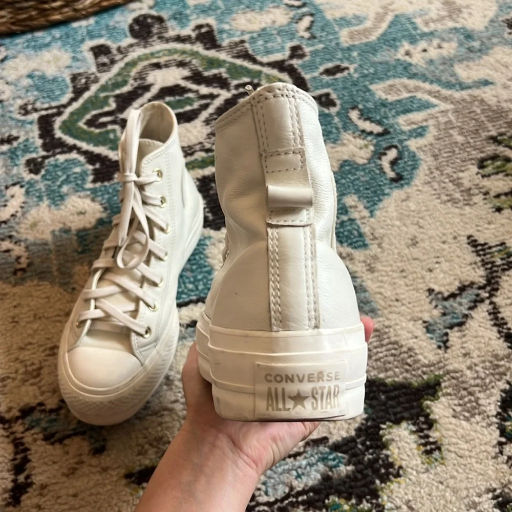 Chuck Taylor All Star Lift Platform in Vintage White/Egret/Gold